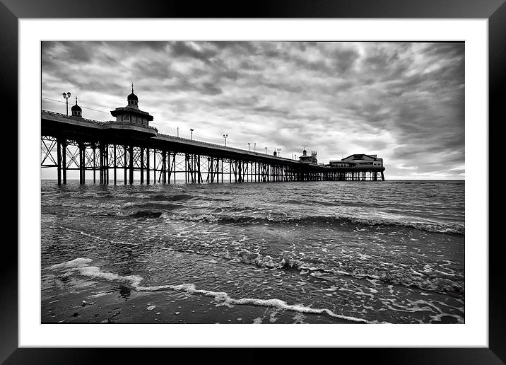  North Pier Blackpool Framed Mounted Print by Gary Kenyon