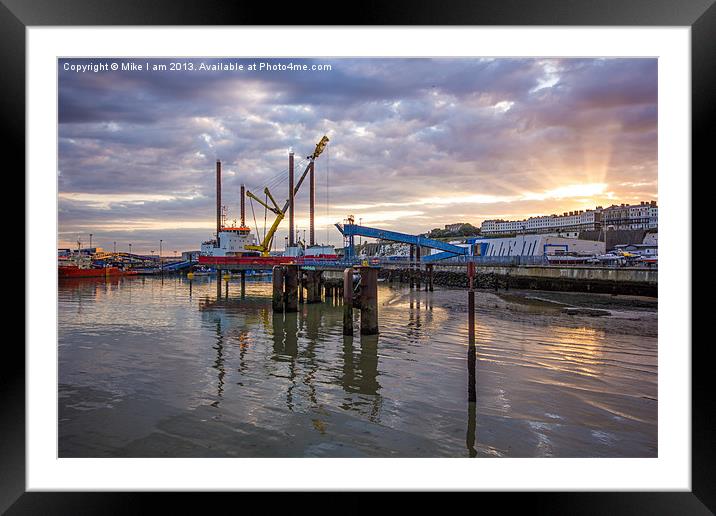 London array support Framed Mounted Print by Thanet Photos