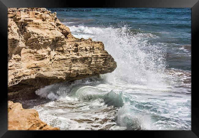 Crashing waves Framed Print by Thanet Photos