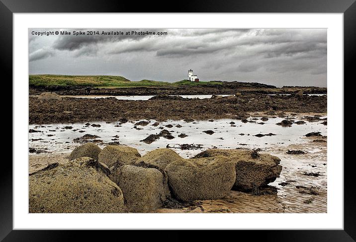 Elie Lighthouse on the rocks Framed Mounted Print by Thanet Photos