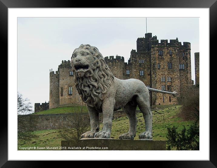 Alnwick Lion Framed Mounted Print by Susan Mundell