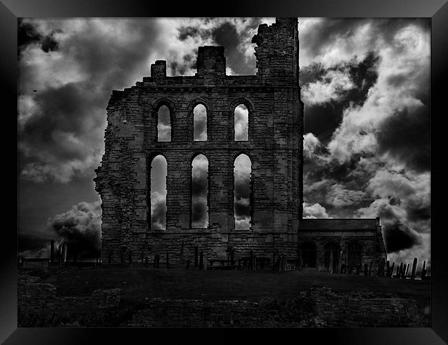 tynemouth priory Framed Print by Robert Bennett