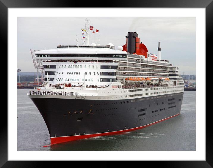 Queen Mary 2 and the Jubilee Framed Mounted Print by colin chalkley