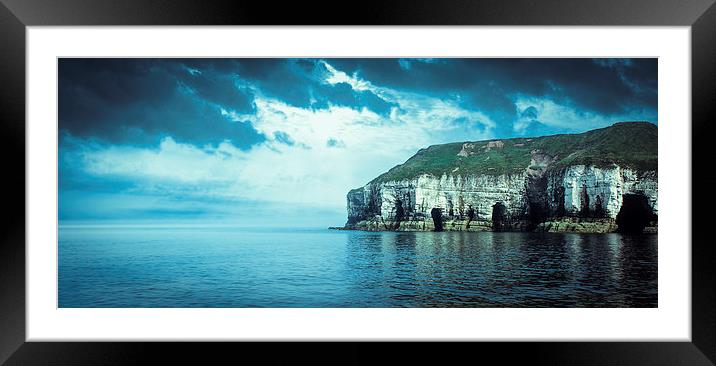 Thornwick Bay Framed Mounted Print by Gary Roylance