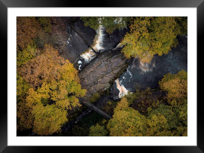 The Horseshoe falls from above Framed Mounted Print by Leighton Collins