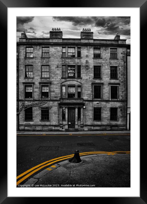 Glasgow Back Street Building  Framed Mounted Print by Les McLuckie