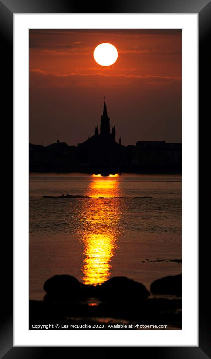 Saltcoats Sunset Framed Mounted Print by Les McLuckie