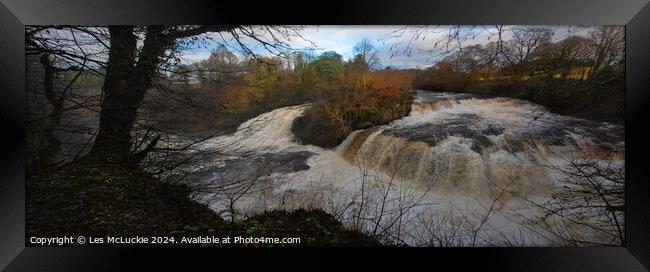 Falls of The Clyde at Bonnington Weir Framed Print by Les McLuckie