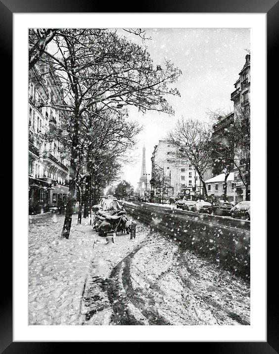 Winter Wonderland in Paris Framed Mounted Print by Les McLuckie