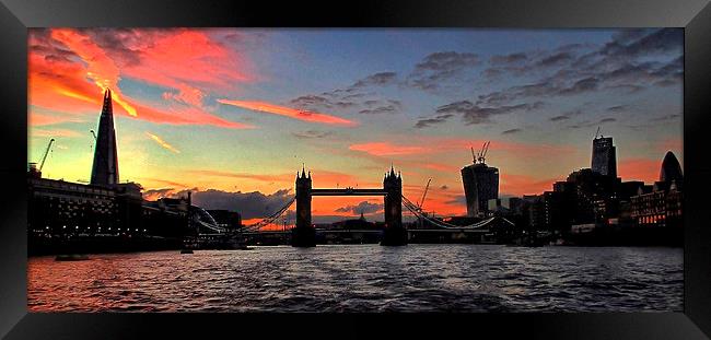 River Thames Sunset Framed Print by Richard Cruttwell