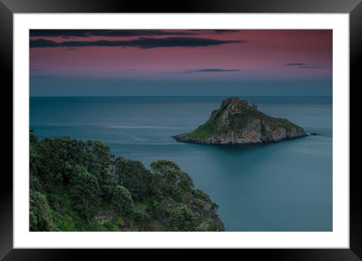 Thatcher Rock Torquay at Sunset  Framed Mounted Print by Tracey Yeo