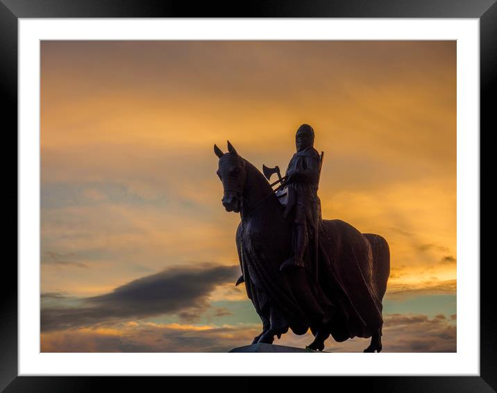 Robert the Bruce statue, Bannockburn, Scotland. Framed Mounted Print by Tommy Dickson