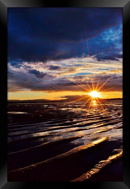 Sunset on Stevenston Beach Framed Print by carolann walker