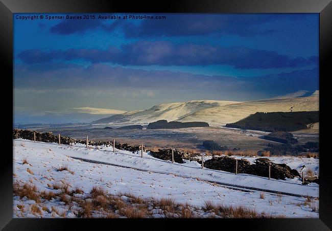  Snowy landscape in the Brecon Beacons Framed Print by Spenser Davies