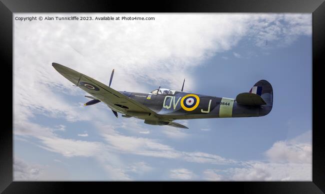 Replica spitfire Framed Print by Alan Tunnicliffe