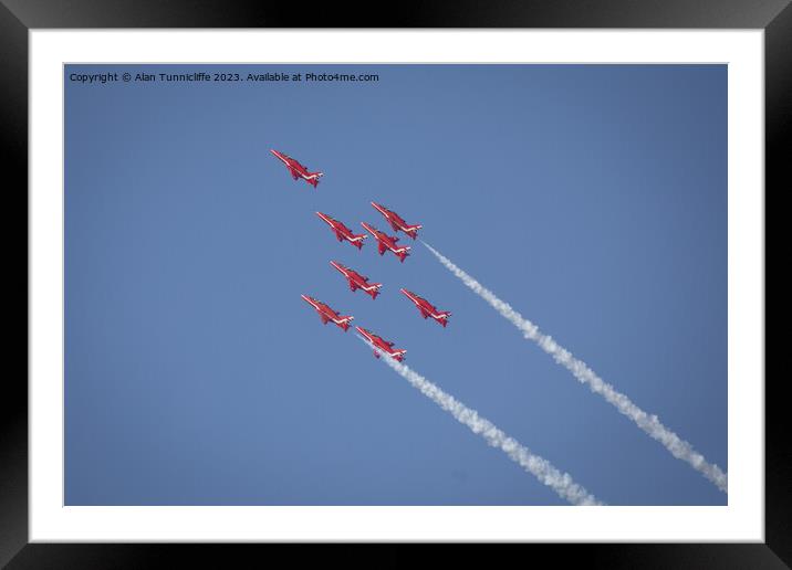 Red Arrows Framed Mounted Print by Alan Tunnicliffe