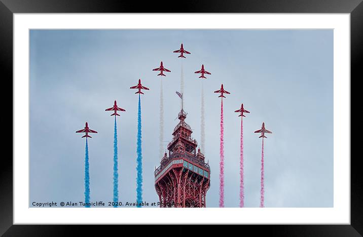 Red arrows Framed Mounted Print by Alan Tunnicliffe