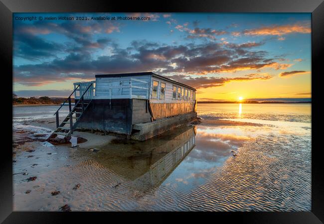 Stunning sunset over an old houseboat moored at Bramble Bush Bay Framed Print by Helen Hotson