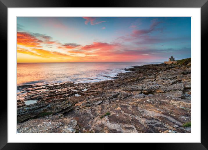Stunning sunrise over the beach at Howick on the Northumberland  Framed Mounted Print by Helen Hotson