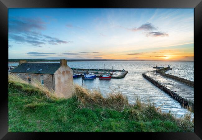 Sunset at Burghead in Scotland Framed Print by Helen Hotson