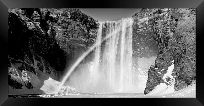 Skogafoss waterfall in Iceland. Framed Print by richard pereira