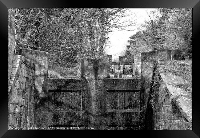 Pontnewyyd locks Monmouth brecon canal Framed Print by keith hannant