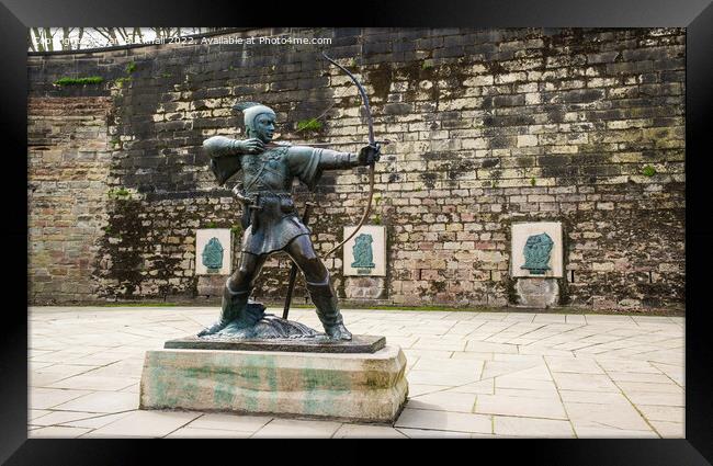 Robin Hood Statue in Nottingham Framed Print by Pearl Bucknall