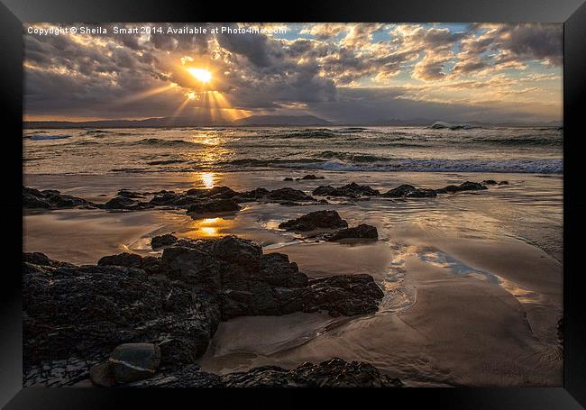 Byron Bay sunset Framed Print by Sheila Smart