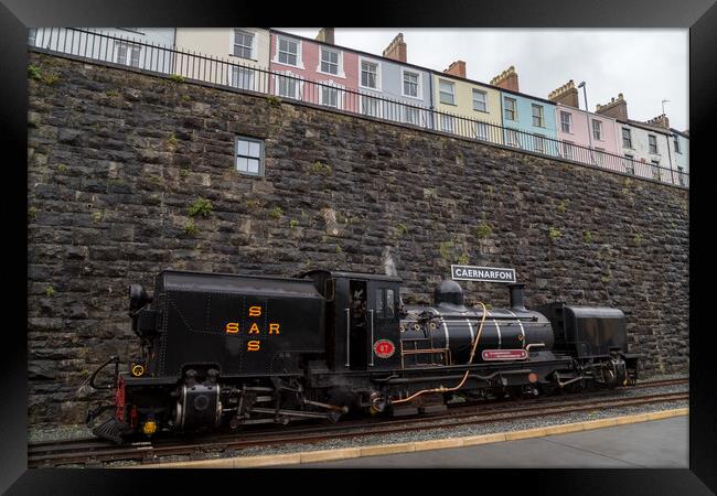 Steam train in Caernarfon station Framed Print by Jason Wells