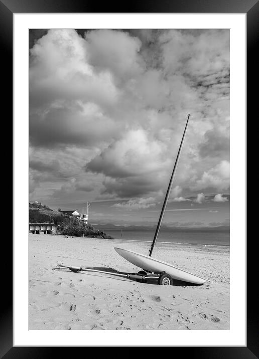 Sailing boat on Abersoch beach Framed Mounted Print by Jason Wells