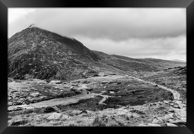 Curving pathway towards Carnedd Llewelyn Framed Print by Jason Wells