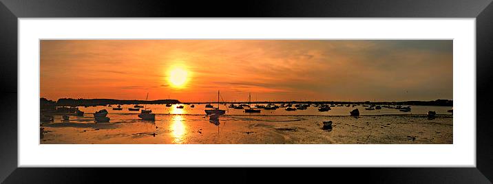 Harbour sunset. Framed Mounted Print by paul cobb
