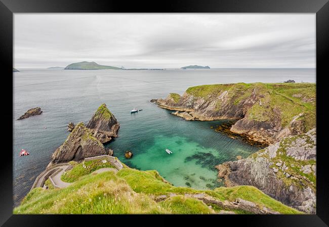 Slea Head. Framed Print by Mark Godden