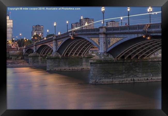  twilight over Battersea bridge Framed Print by mike cooper