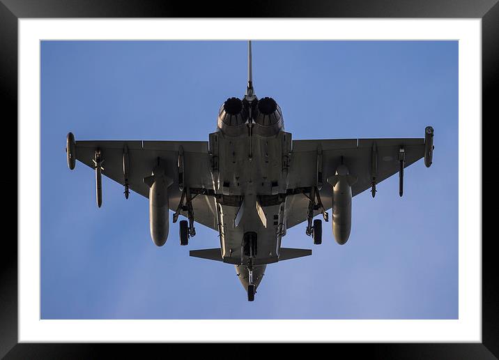  Short Finals Framed Mounted Print by Lee Wilson
