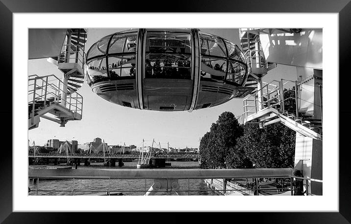  London Eye start Framed Mounted Print by Simon Hackett