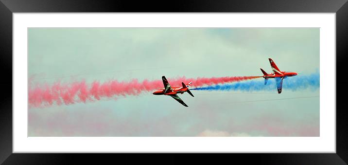  The red arrows 2015 head on pass Framed Mounted Print by Andy Stringer