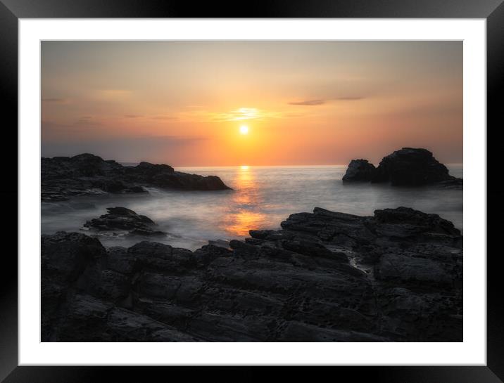 Godrevy sunset. Framed Mounted Print by Jason Thompson