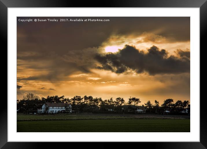 Scarisbrick sunset Framed Mounted Print by Susan Tinsley
