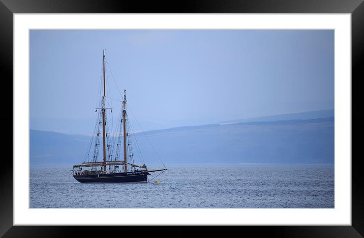 Lochranza Sailing Boat Framed Mounted Print by Alan Whyte