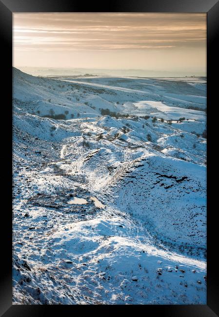 Coombes edge in winter Framed Print by Andrew Kearton