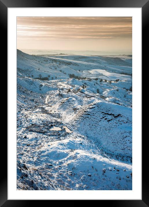 Coombes edge in winter Framed Mounted Print by Andrew Kearton