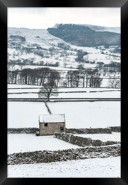 Old stone barn near Castleton, Derbyshire, England Framed Print by Andrew Kearton