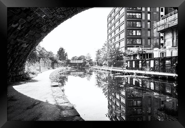 Leeds Liverpool Canal, Leeds Framed Print by Glen Allen