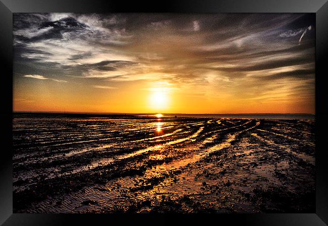  whitstable moody cloud sunset Framed Print by pristine_ images