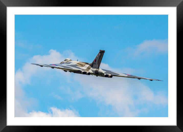 AVRO Vulcan XH558 on final departure from Waddington 2015 Framed Mounted Print by Andrew Scott