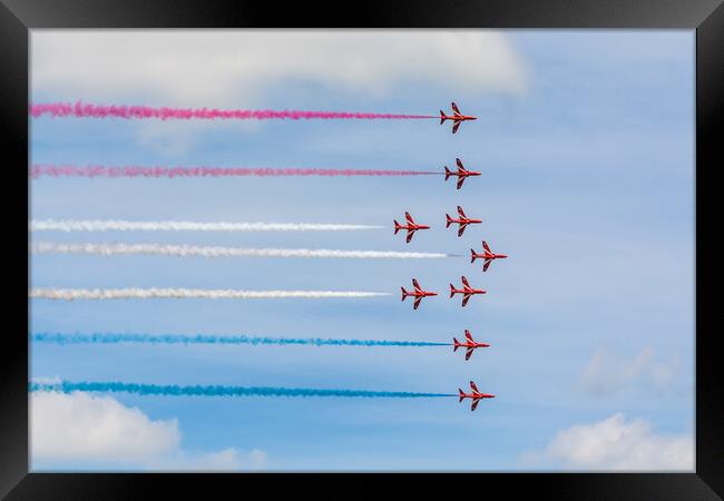 Red Arrows in formation Framed Print by Andrew Scott