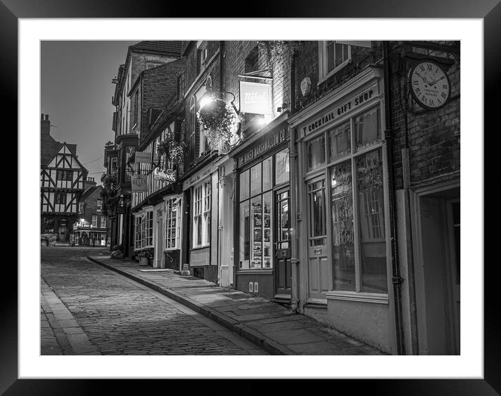Steep Hill Lincoln  Framed Mounted Print by Andrew Scott