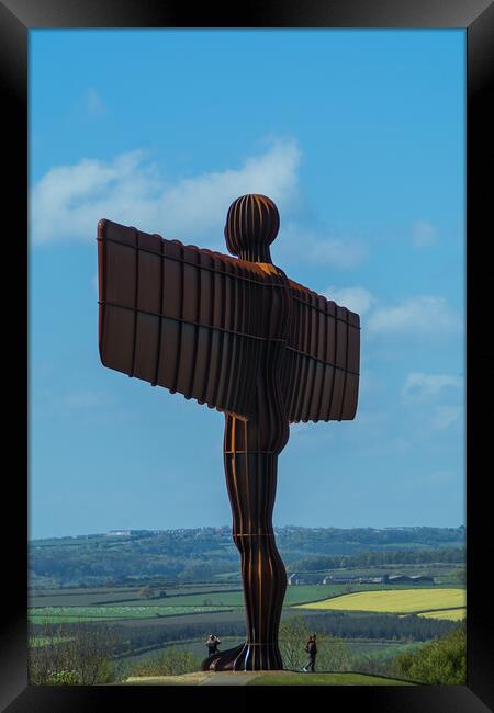 The Angel of the North Framed Print by Les Hopkinson