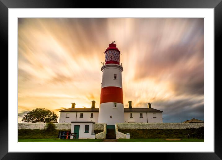 Souter Lighthouse Framed Mounted Print by Les Hopkinson
